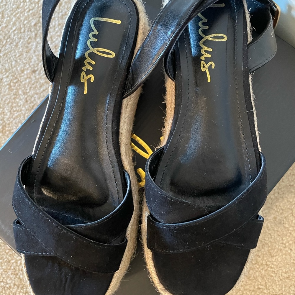 Lulu’s platforms - Picture 3 of 5